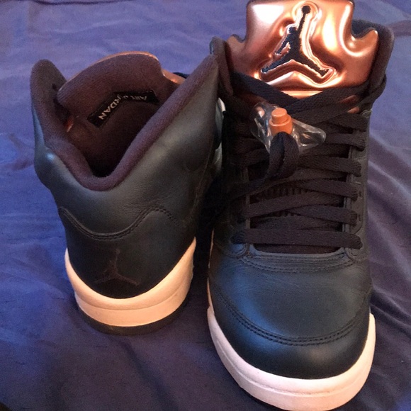 Jordan 5 bronze size 6.5Y - Picture 2 of 2